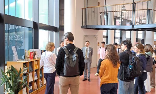 L'art. 11 della Costituzione in un percorso guidato attraverso le collezioni della Biblioteca di Scienze sociali.